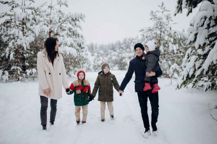 Getting Creative with Winter Family Photo Ideas