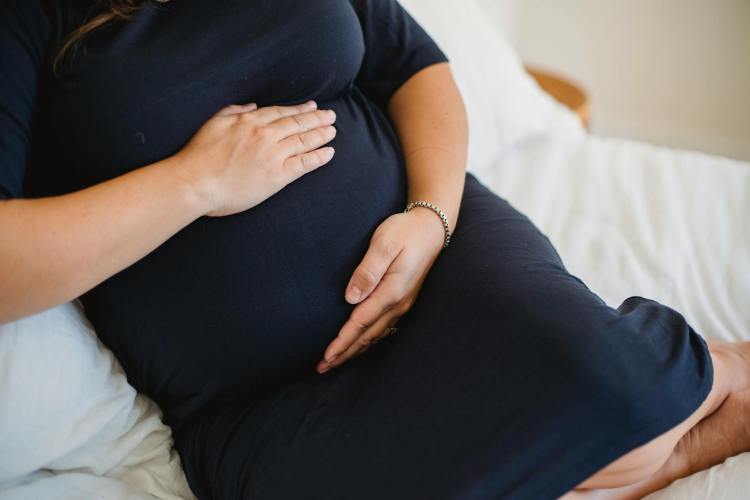 How to Choose the Right Pregnancy Pillow: Tips for Sleep Position and Body Type