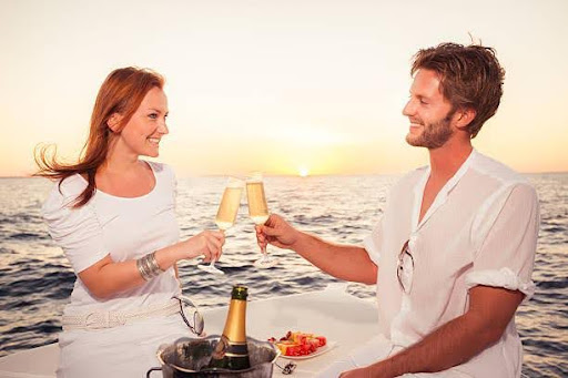 How to Have the Perfect Dinner Date with Your Spouse on an Evening Dining Yacht in St. Pete Beach