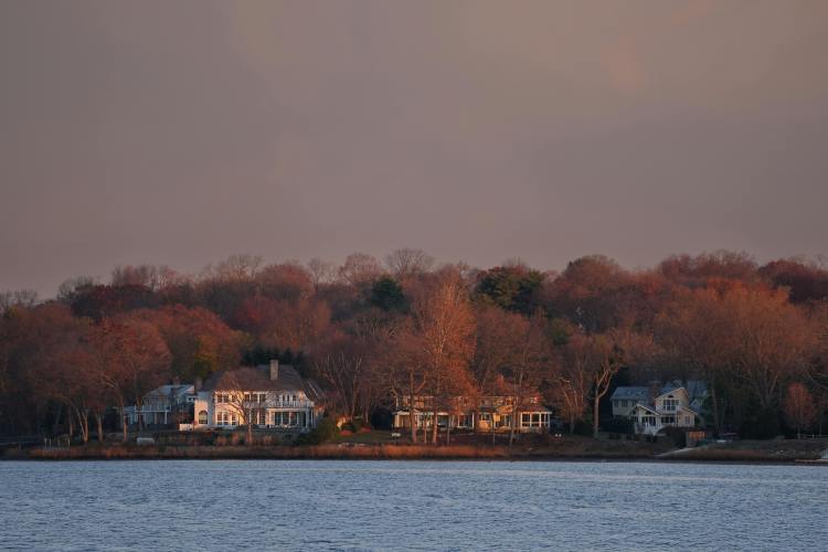 What Should You Check Before Purchasing a Waterfront Home? 4 Critical Factors