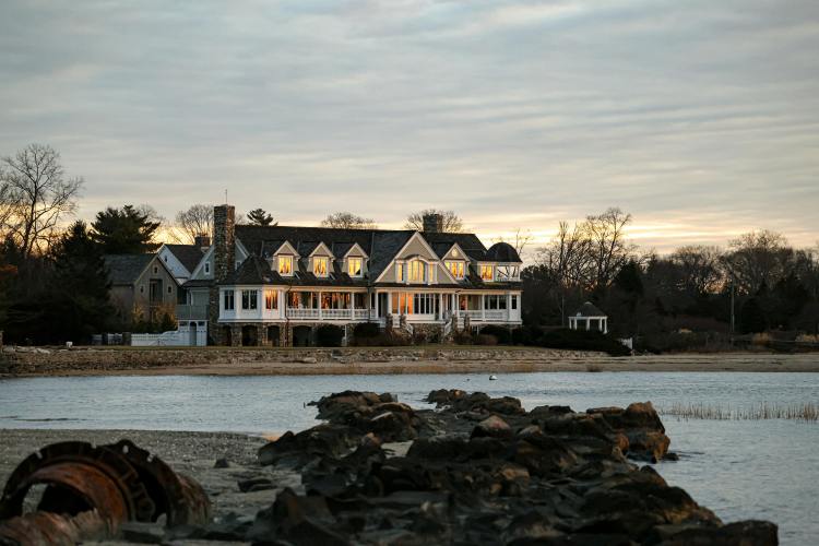 Designing Homes That Reflect the Beauty of Coastal Living
