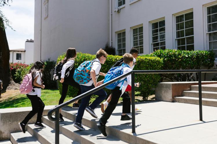 Independent vs Private Schools: How to Choose the Right One for Your Child